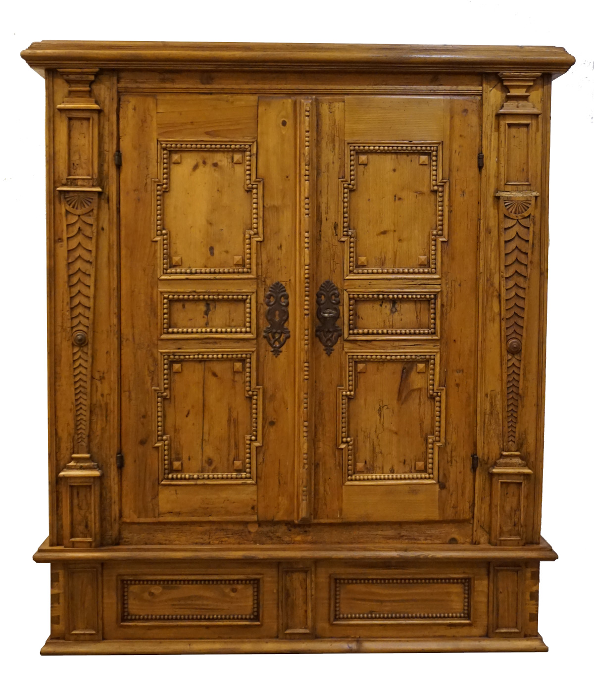Zillertaler Sockelschrank